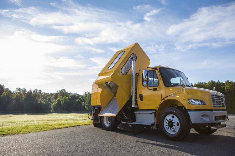 E35m Yellow Hero Image Hopper Open side