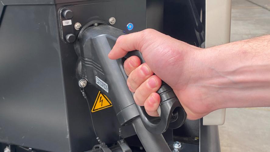 MaxPowa V65e Charging