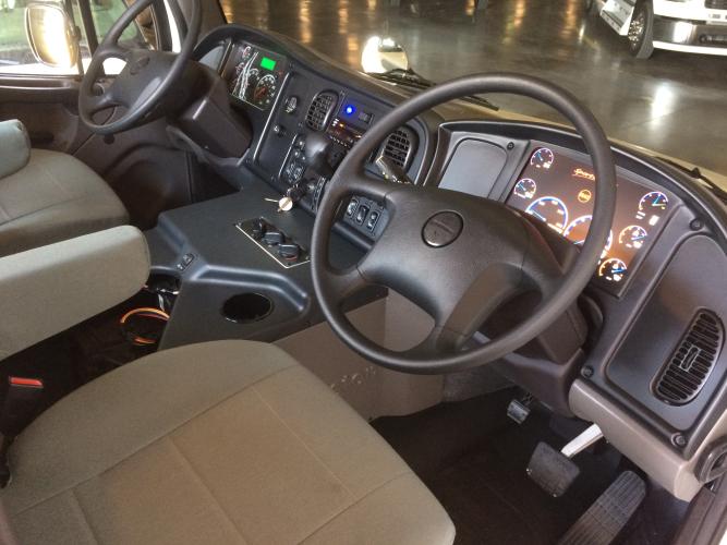 SportChassis Dualsteer Street Sweeper Cab