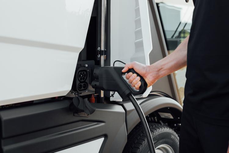 Bucher CityCat VR17e charging