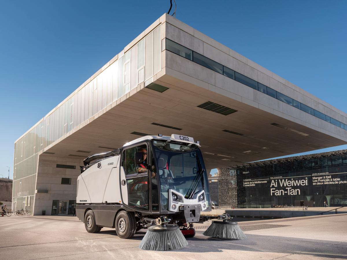 Compact sweeper c202