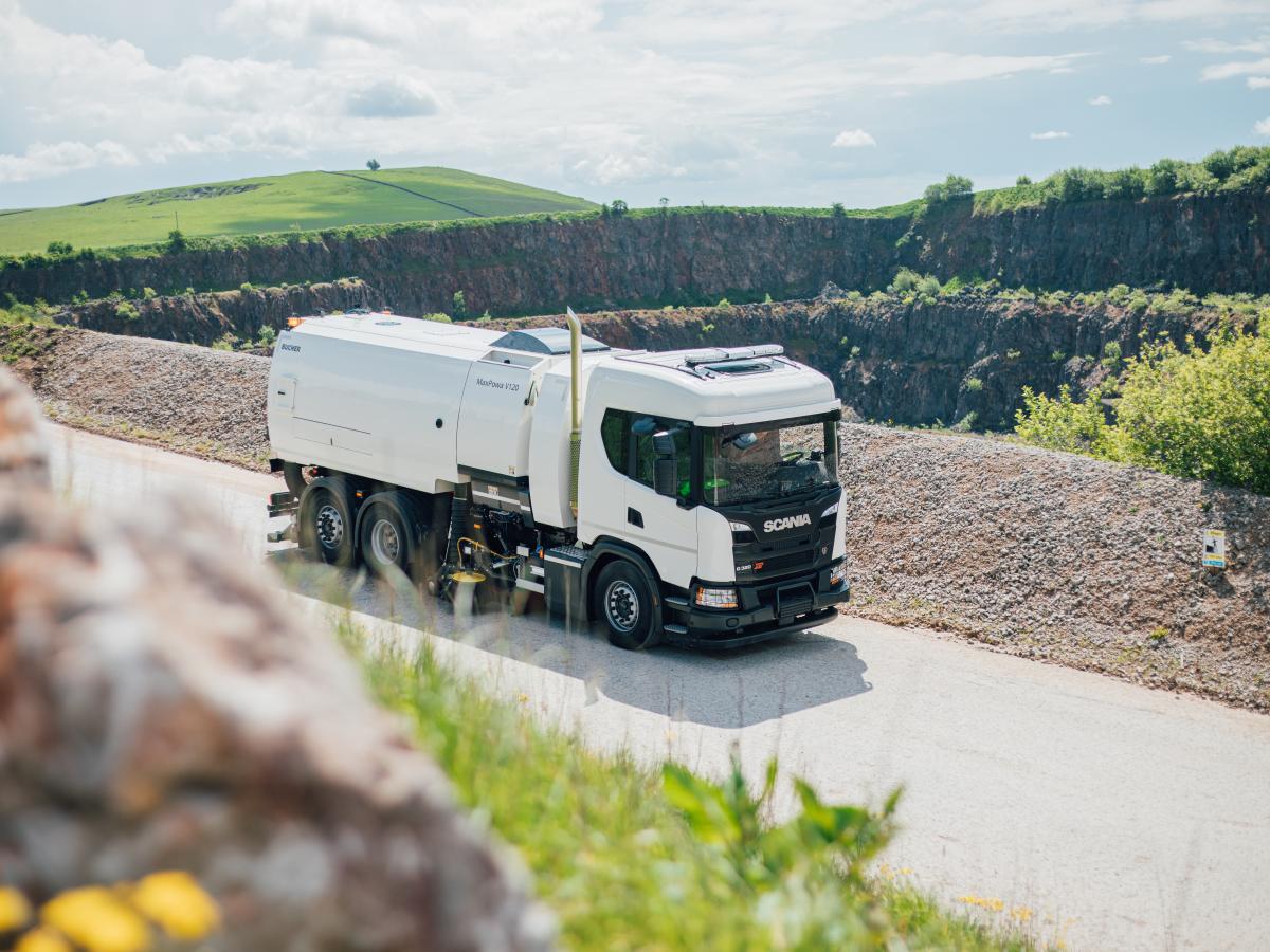 MaxPowa V120 sweeping quarry