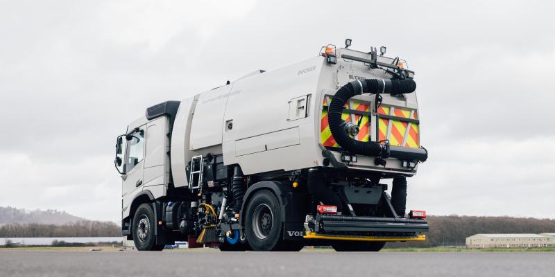 V80 Hero - V series 2024