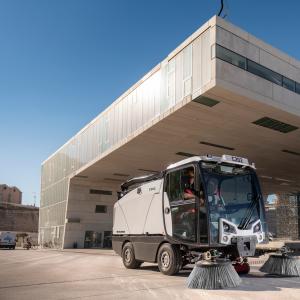 Compact sweeper c202